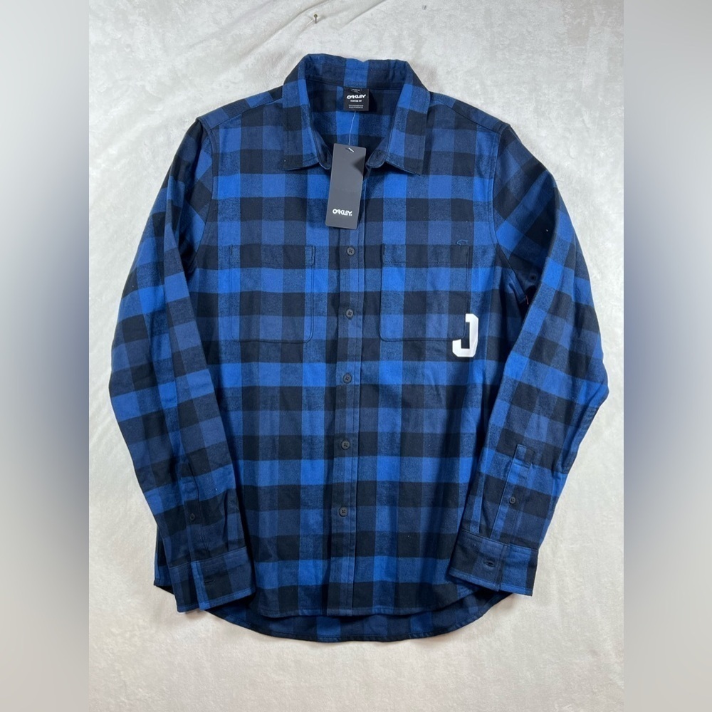NWT Oakley Size Medium Classic Navy Gingham Soft Cotton Flannel Shirt C15